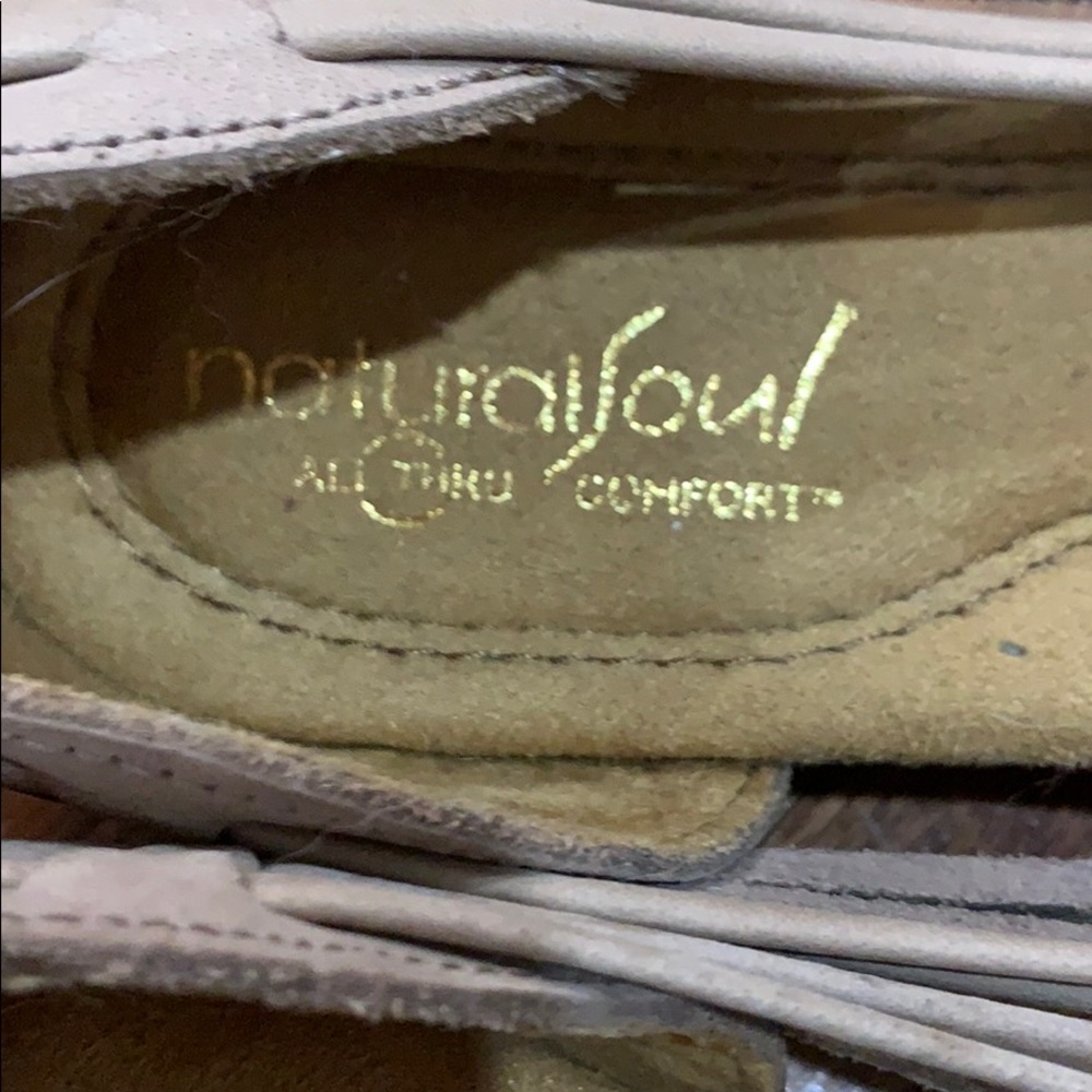 NEW- NEVER WORN all leather flats - Picture 4 of 8